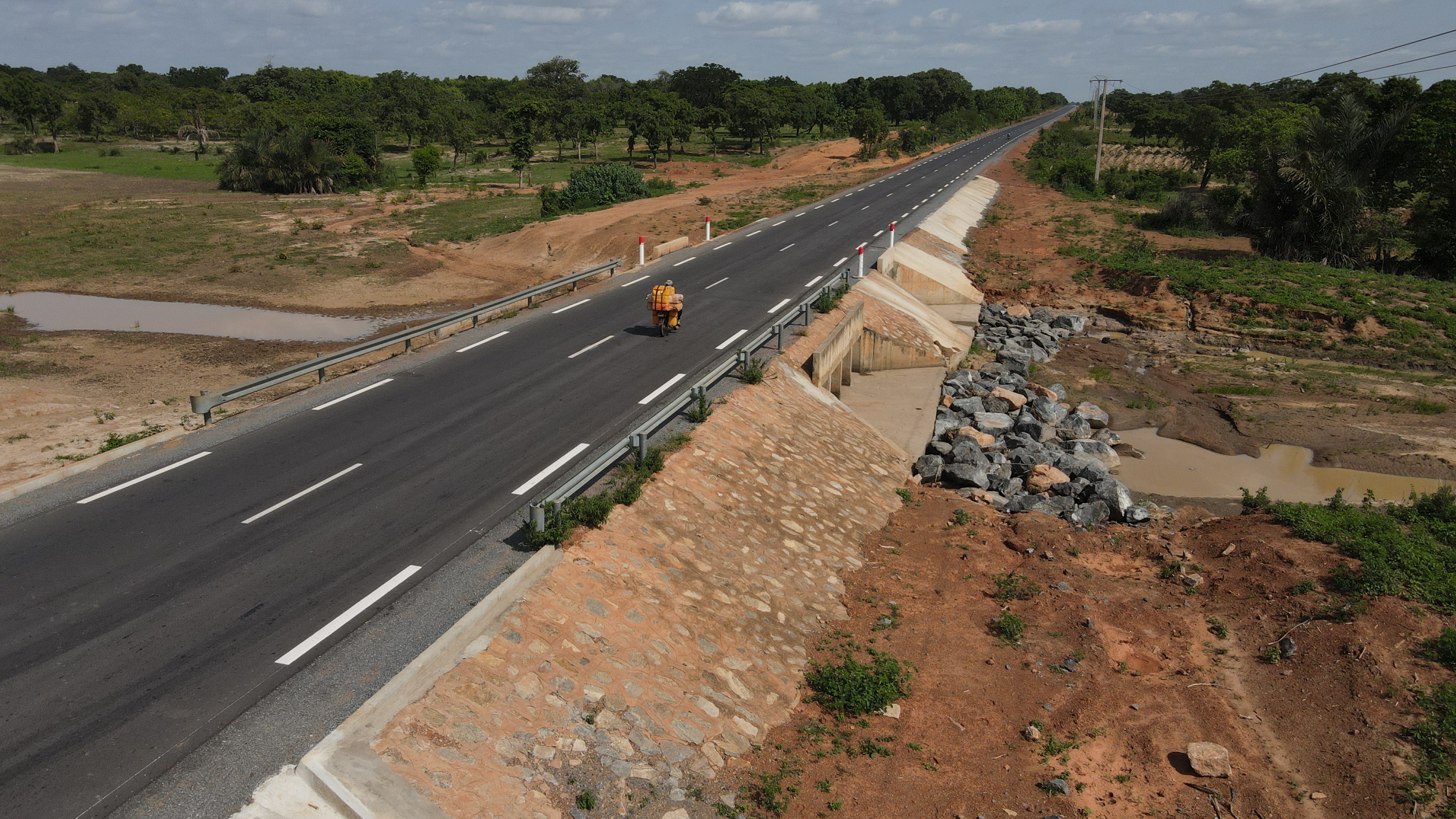 Travaux de resurfaçage de la route Biro – Pèrèrè